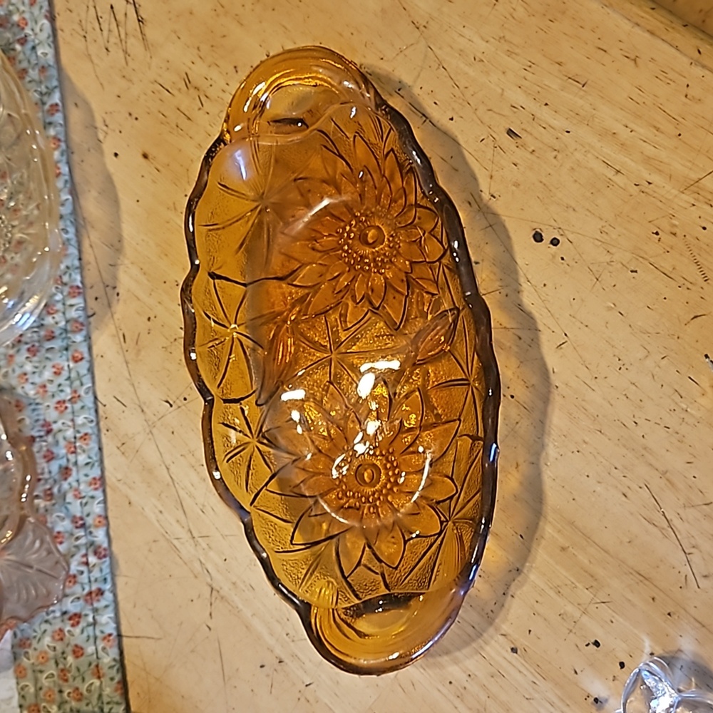 Vintage 1960s Indiana Lily Pon Amber Glass Candy Dish
